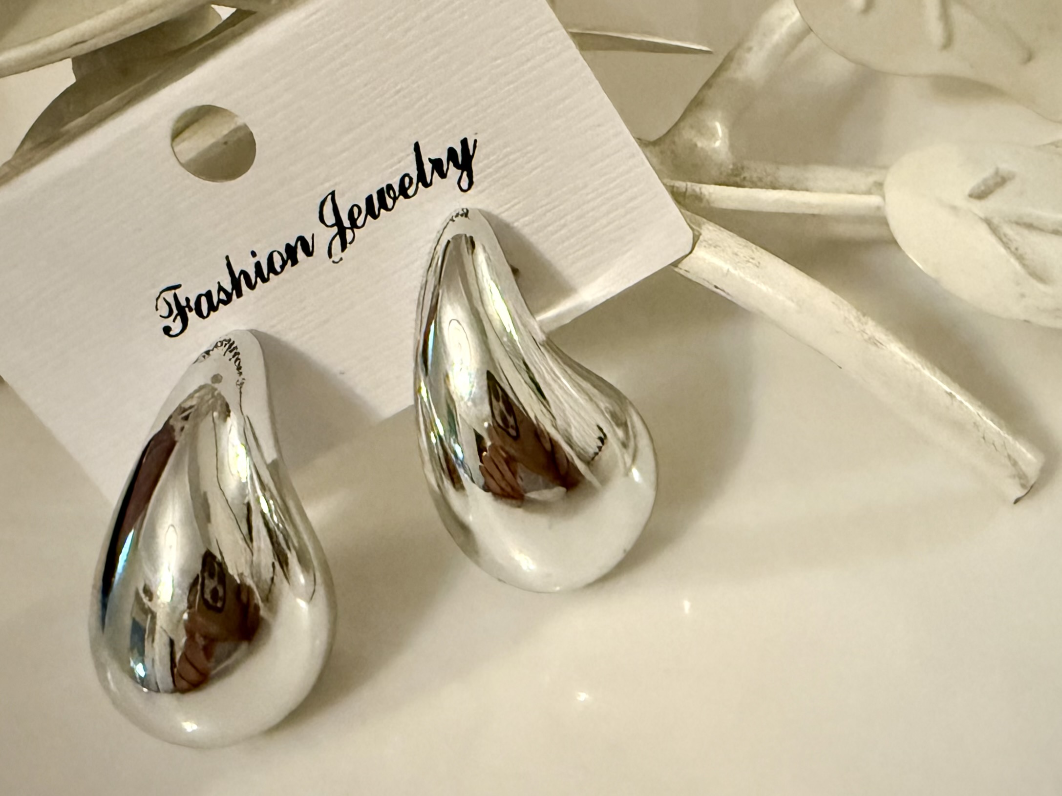 گوشواره اشکی نقرهای زنانه ترند سال ۲۰۲۵