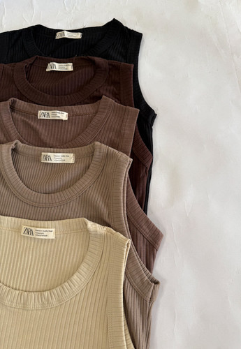 تاپ بیسیک زنانه با رنگهای نود و پارچهای کرکرهای صد در صد نخ پنبه