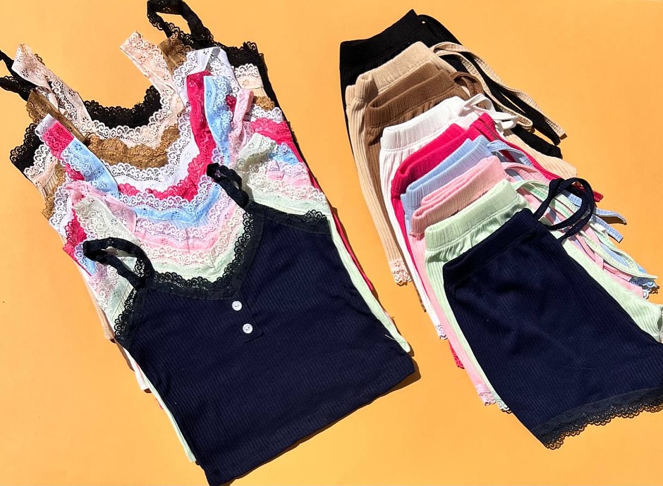 ست تاپ و شلوارک گیپوردار رنگی زنانه